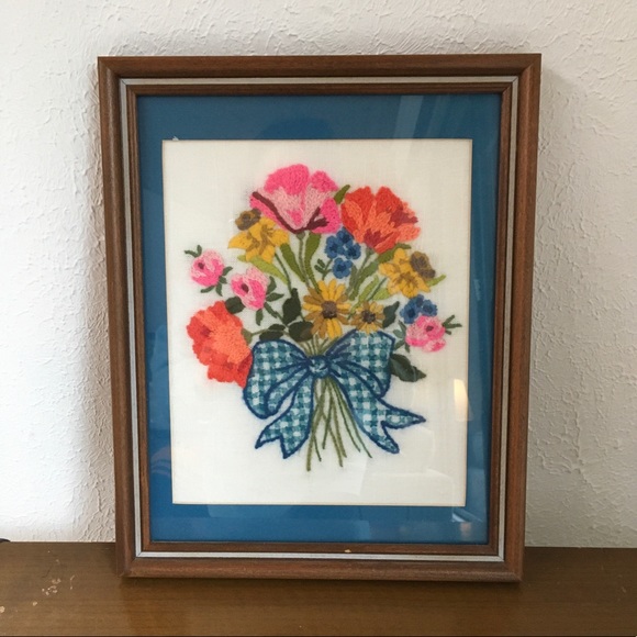 Vintage Floral Bouquet Crewel - Picture 2 of 3